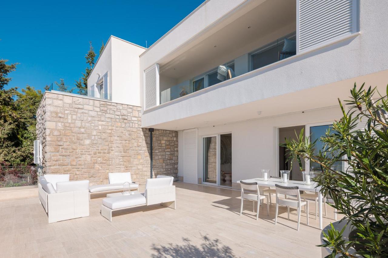 Luxury Seafront Villa Primosten Glamour With Private Pool, Sauna And Gym At The Beach In Примоштен Экстерьер фото